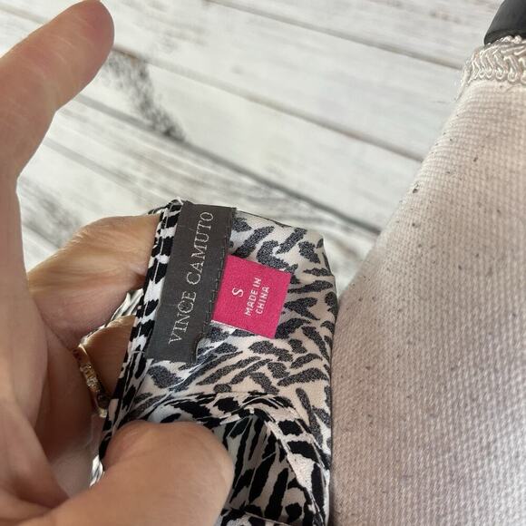 Vince Camuto Blouse Top size Small Black White Zebra Puffy Sleeves Ties Modest - Picture 10 of 10